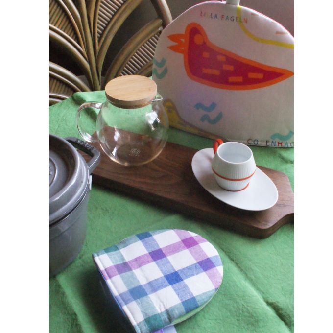 春のオリジナルティーポットカバーとミトン